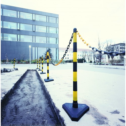 Universal Chain Post Black & Yellow C/w 3kg Base 870mm High